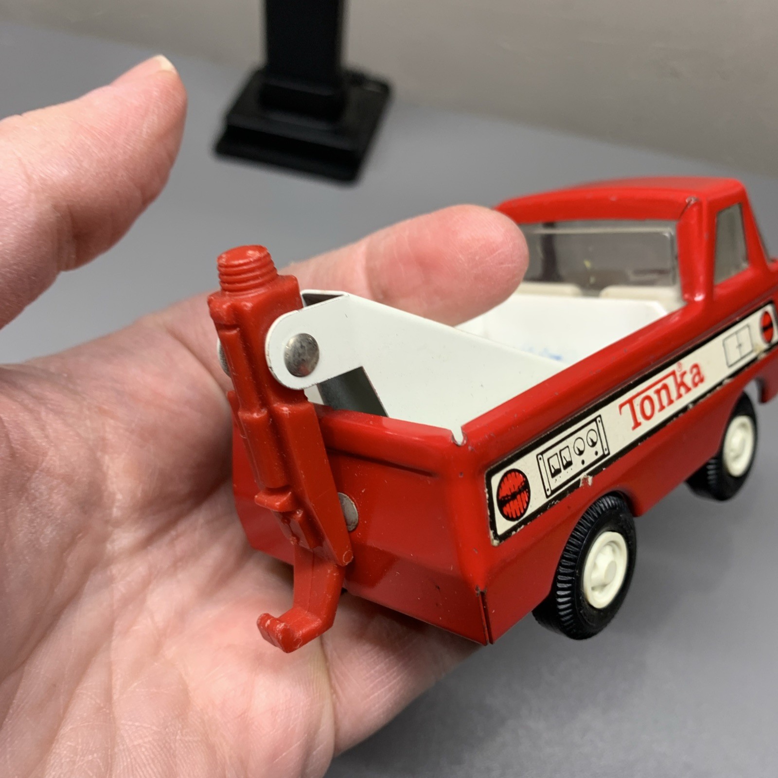 Vintage 70’s Tonka Mound, MINN Mini Red Tow Truck Pressed Steel 5inx2.5in