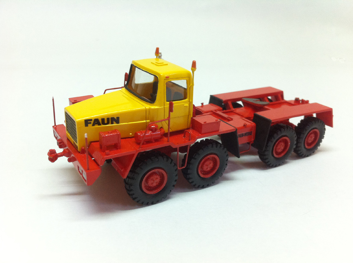 HO 1/87 FAUN HZ 46.40/49 8X8 TRACTOR – DDR 1975 – Ready Made Resin Model