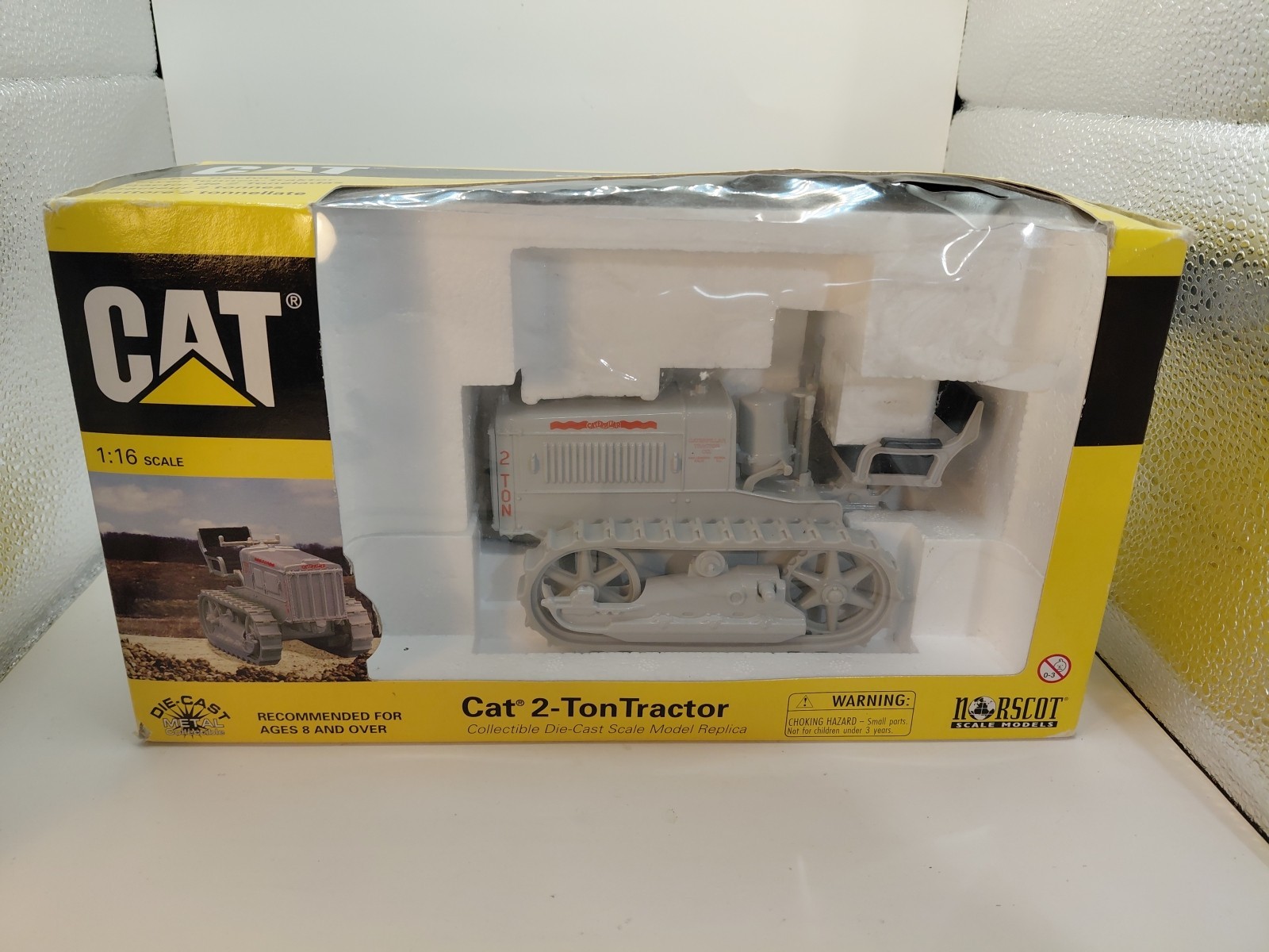 Vtg Cat 2-ton tractor 1:16 scale NIB by Norscot models, made in China 2001