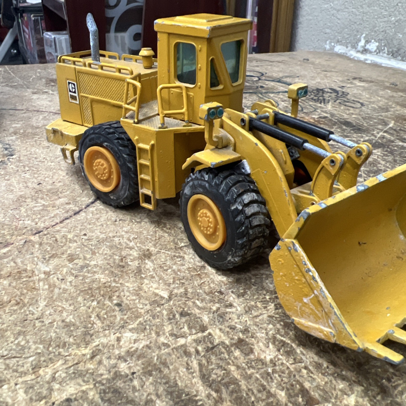 NZG No. 167 Radlader Cat 988 B Wheel Loader 1/50 Scale Die Cast Model