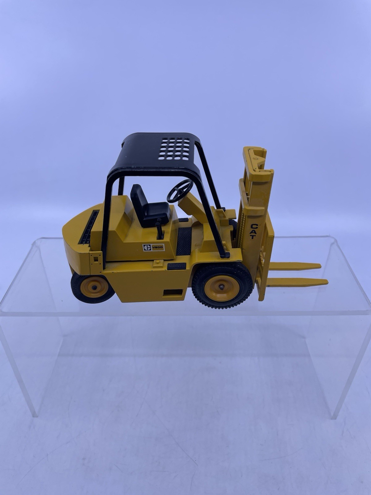Vintage CATERPILLAR V 80 D Forklift Fork Lift 1:25 NZG 182 West Germany D