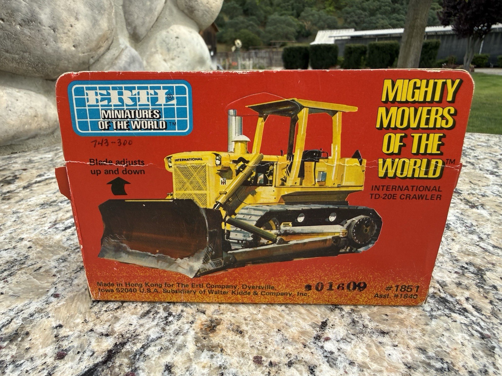 Vintage ERTL 🔥Mighty Movers Of The World INTERNATIONAL TD-20E CRAWLER – RARE🔥
