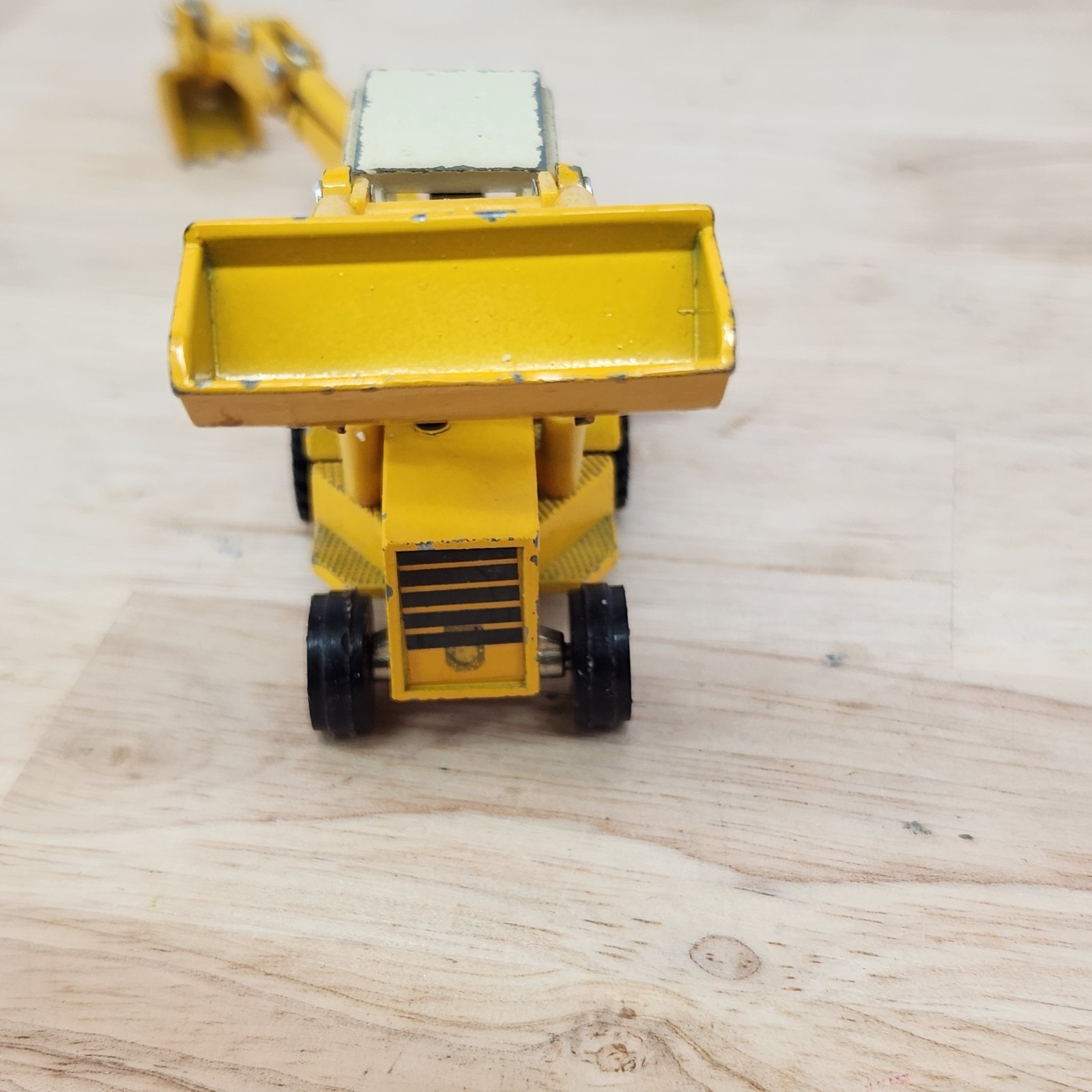 1:64 ERTL International Backhoe Loader Mighty Movers of the World