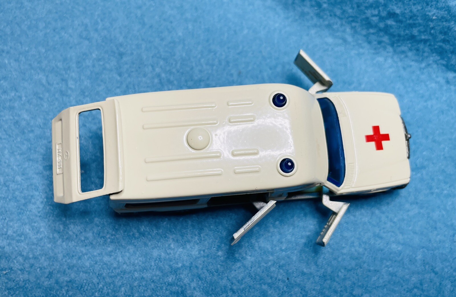 Vintage SIKU West German No. 1613 – BINZ KRANKENWAGEN Mercedes Ambulance