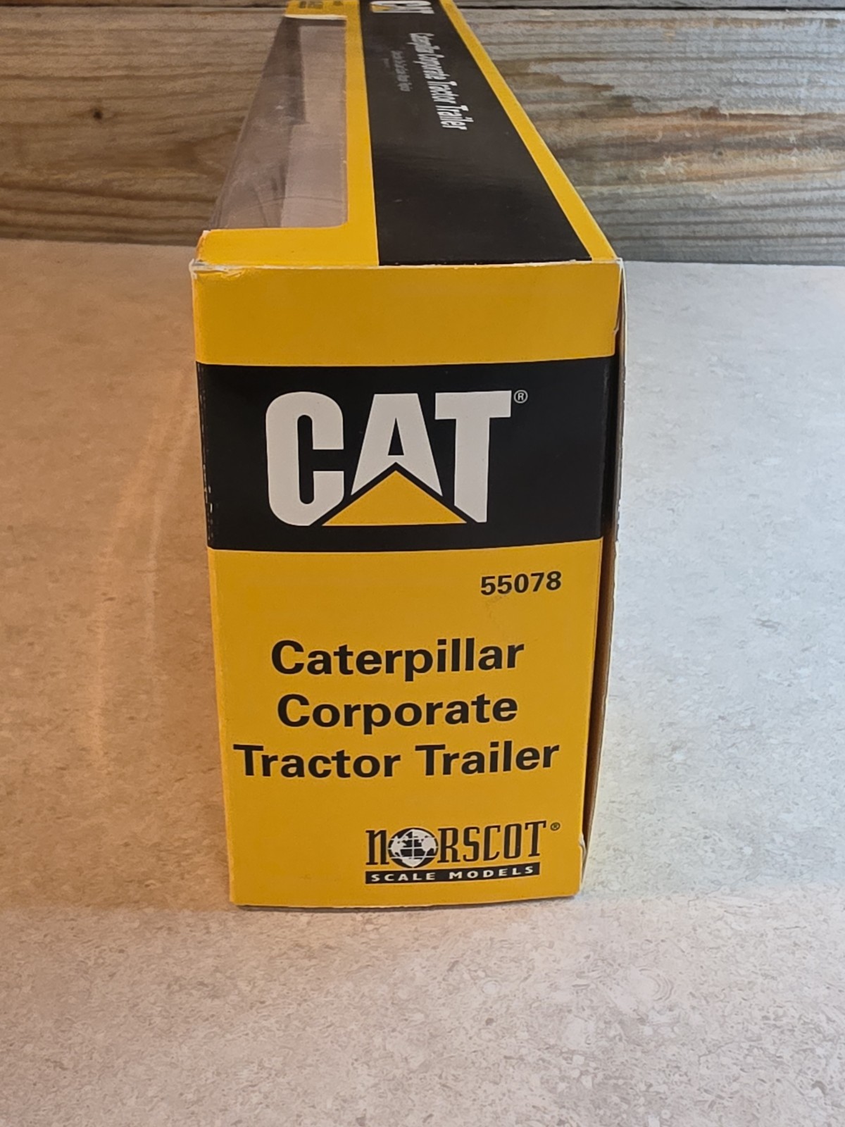 Norscot Die-cast Caterpillar Corporate Tractor Trailer 55078 1/64 Replica Cat