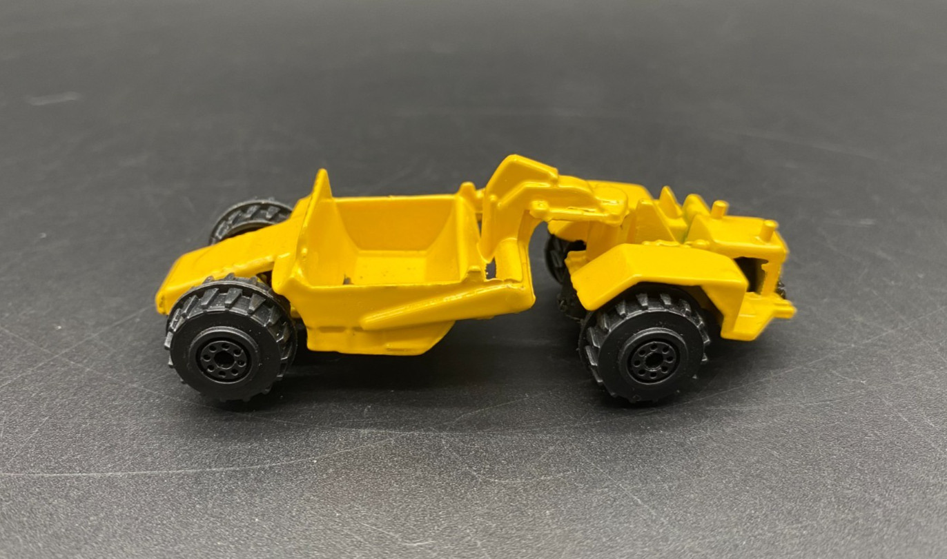 Zee Toys P377 Scraper Truck 1:64 Scale Diecast Construction Vehicle
