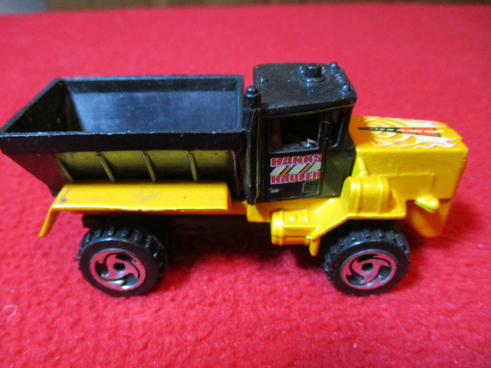 2000 Hot Wheels Oskosh SnowPlow Yellow/Black 1/64 Scale Die Cast