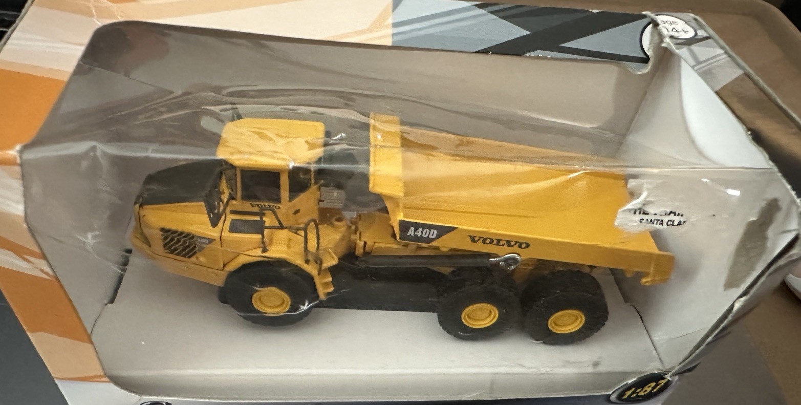 Cararama 185-003 Volvo A40D Articulated Dump Truck-HO Scale 1/87 New Box Damage
