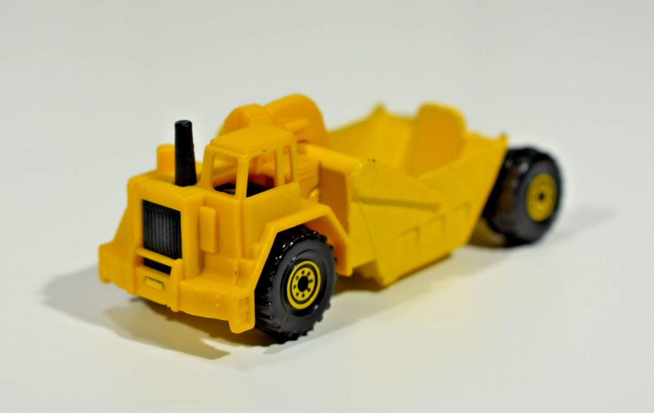 Hot Wheels Workhorses CAT Earth Mover Tractor – Incomplete – Missing Rear Cover