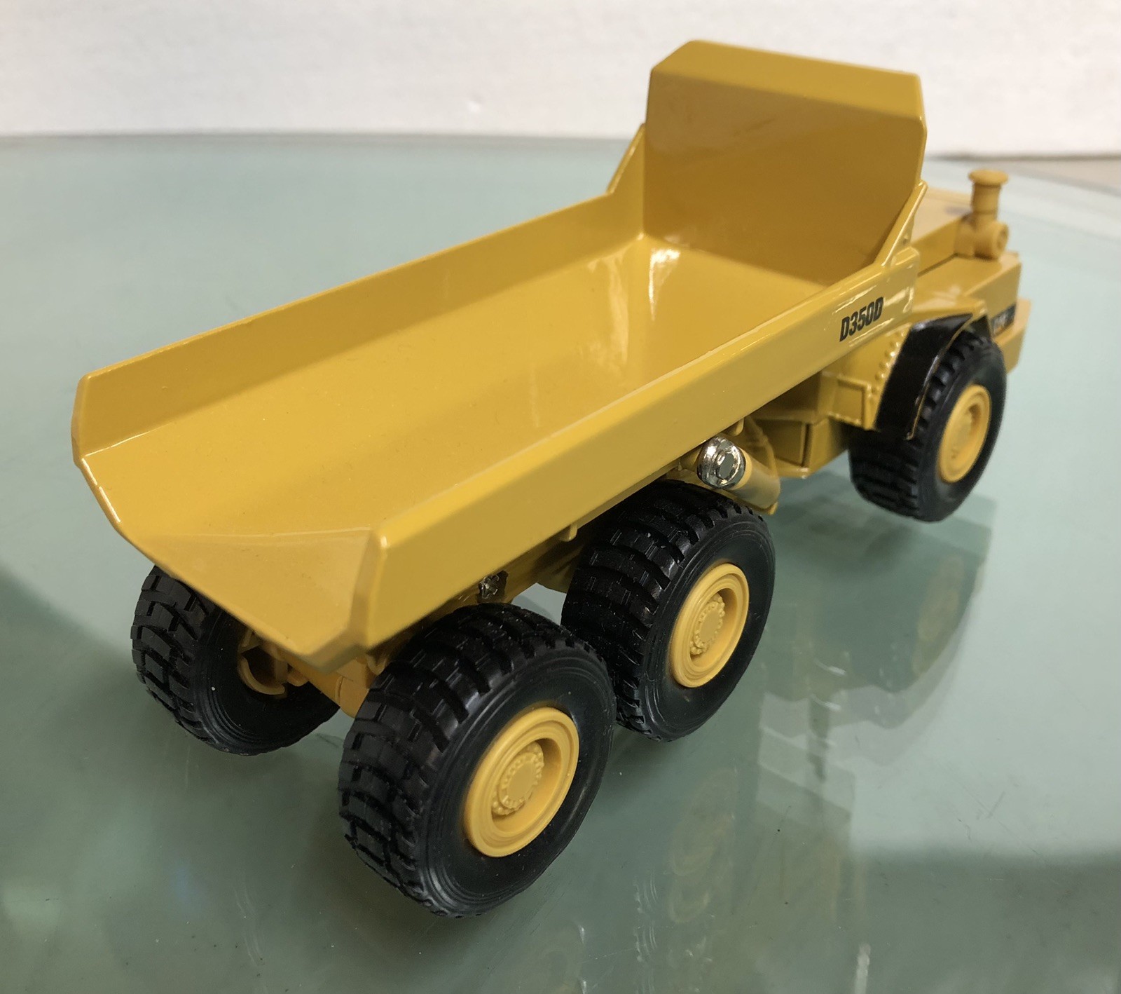 ERTL 2431 CAT D350D Articulated Dump Truck 1:50 Scale Diecast