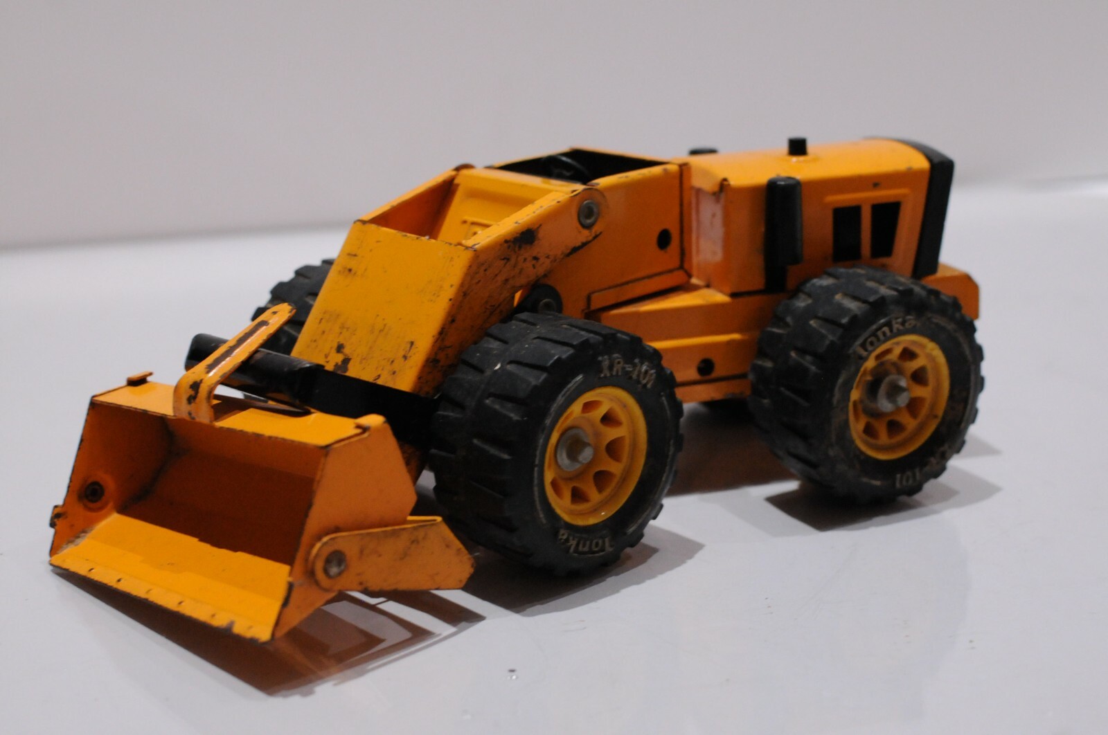 TONKA VINTAGE STEEL PRESSED BULLDOZER XT-101