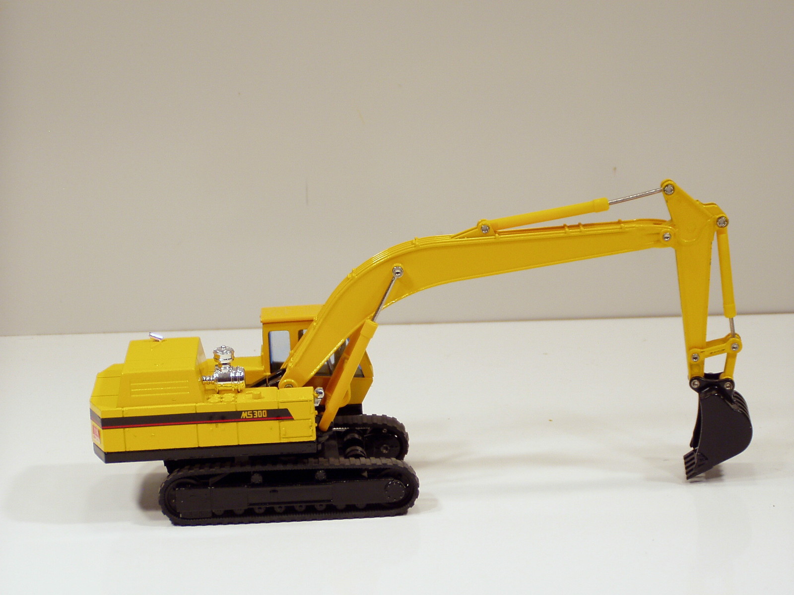 Mitsubishi MS300 Excavator – 1/48 – Shinsei #606 – N.MIB