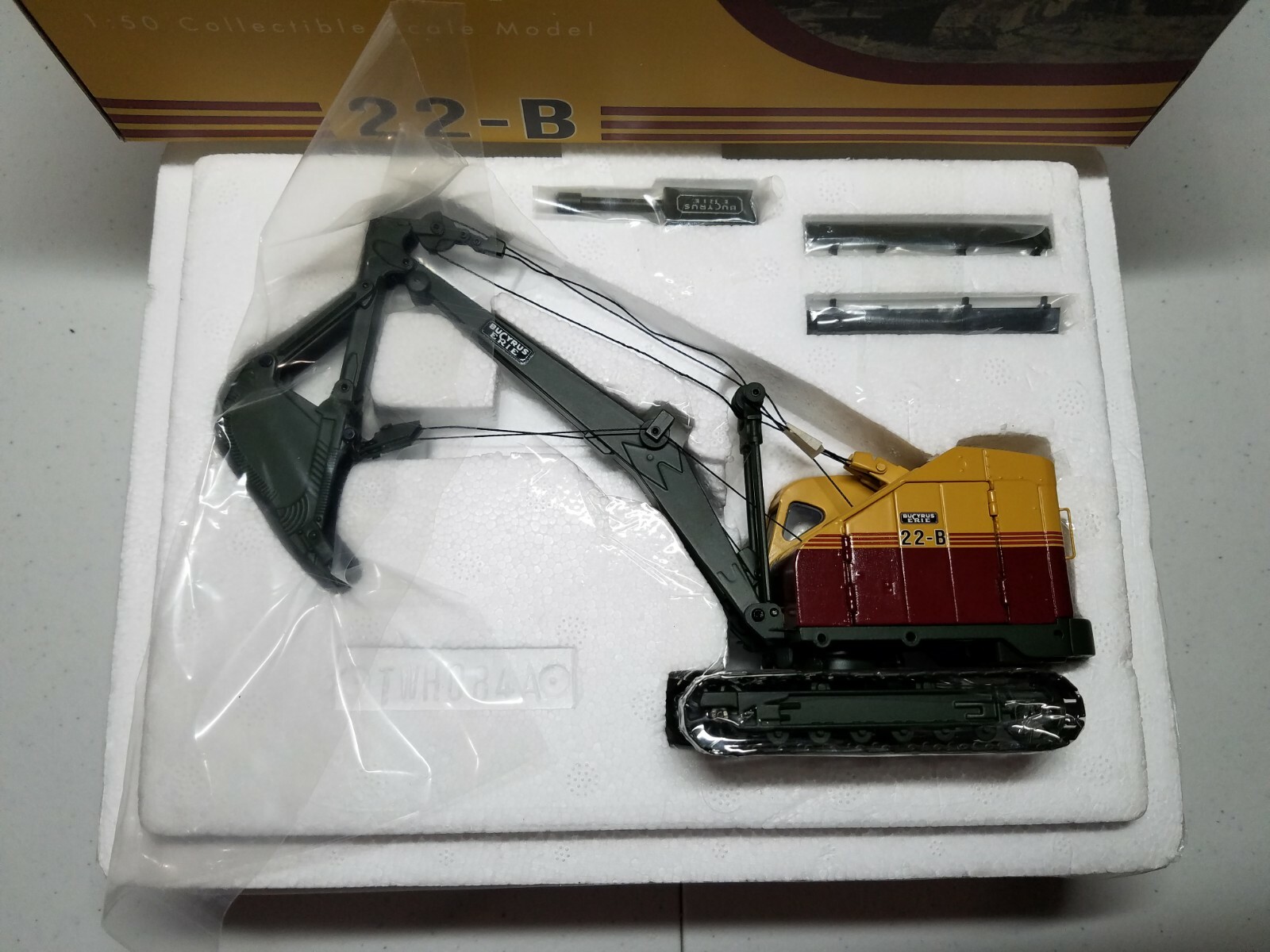 Bucyrus-Erie 22-B Cable Hoe with Metal Tracks – EMD 1:50 Scale Model #T002 New