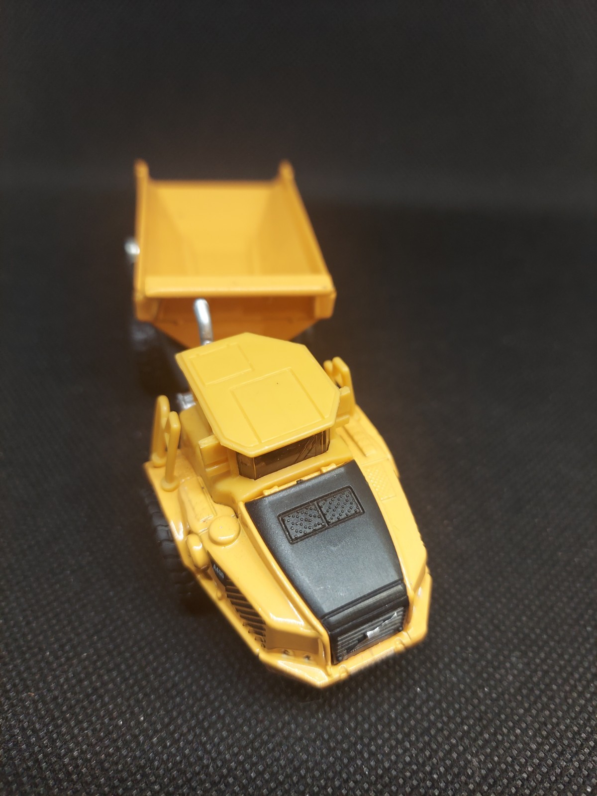 Volvo A40D Articulated Quarry Dump Truck – iPlay, iLearn 5” Die-cast