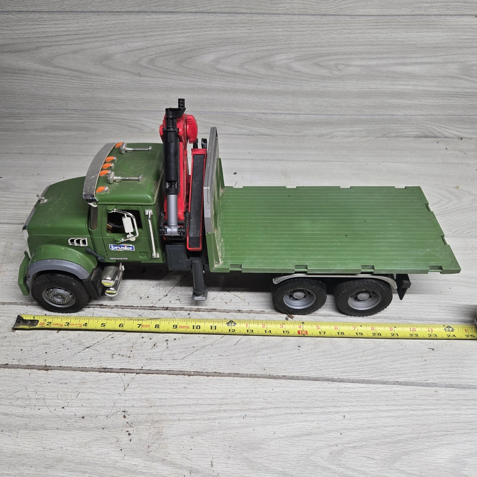 Bruder 1:16 Mack Green Log Truck Flat Bed With Crane