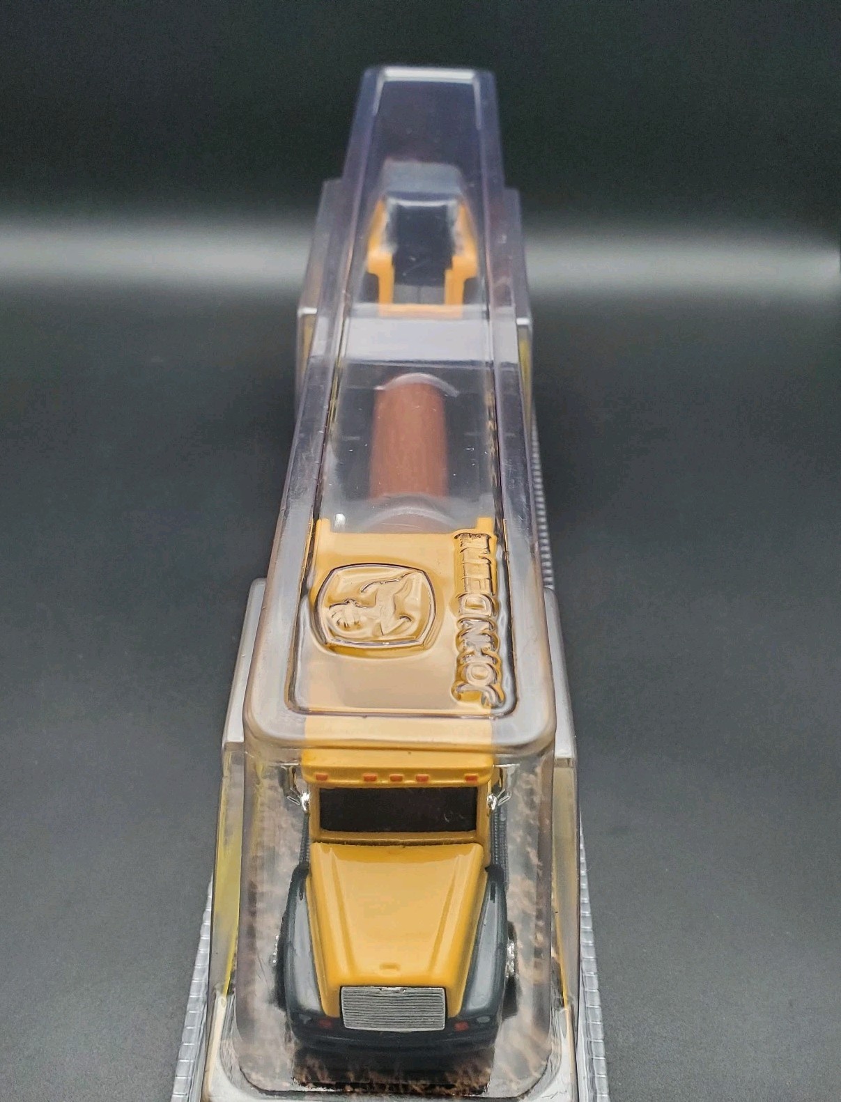 JOHN DEERE – ERTL SEMI W/ LOG AND SKIDSTEER 37382