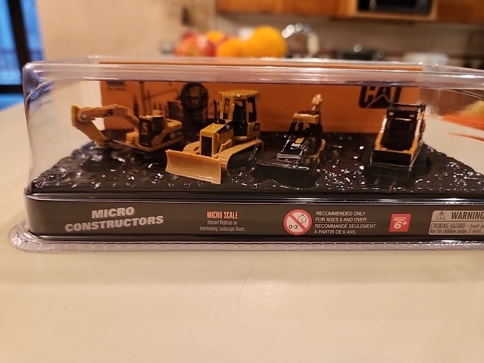 CAT MICRO CONSTRUCTORS BY DIE CAST MASTERS 4 PIECE SET MICRO SCALE