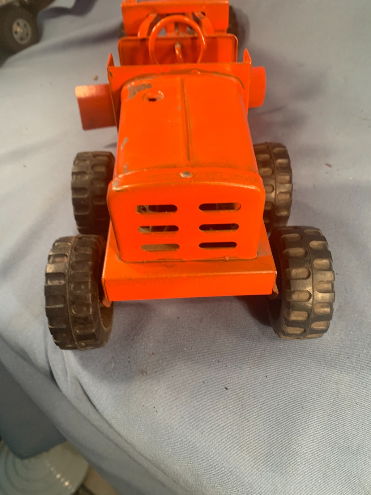 VERY NICE 1950s PRESSED STEEL WYANDOTTE TOYS 19 INCH ORANGE ROAD GRADER