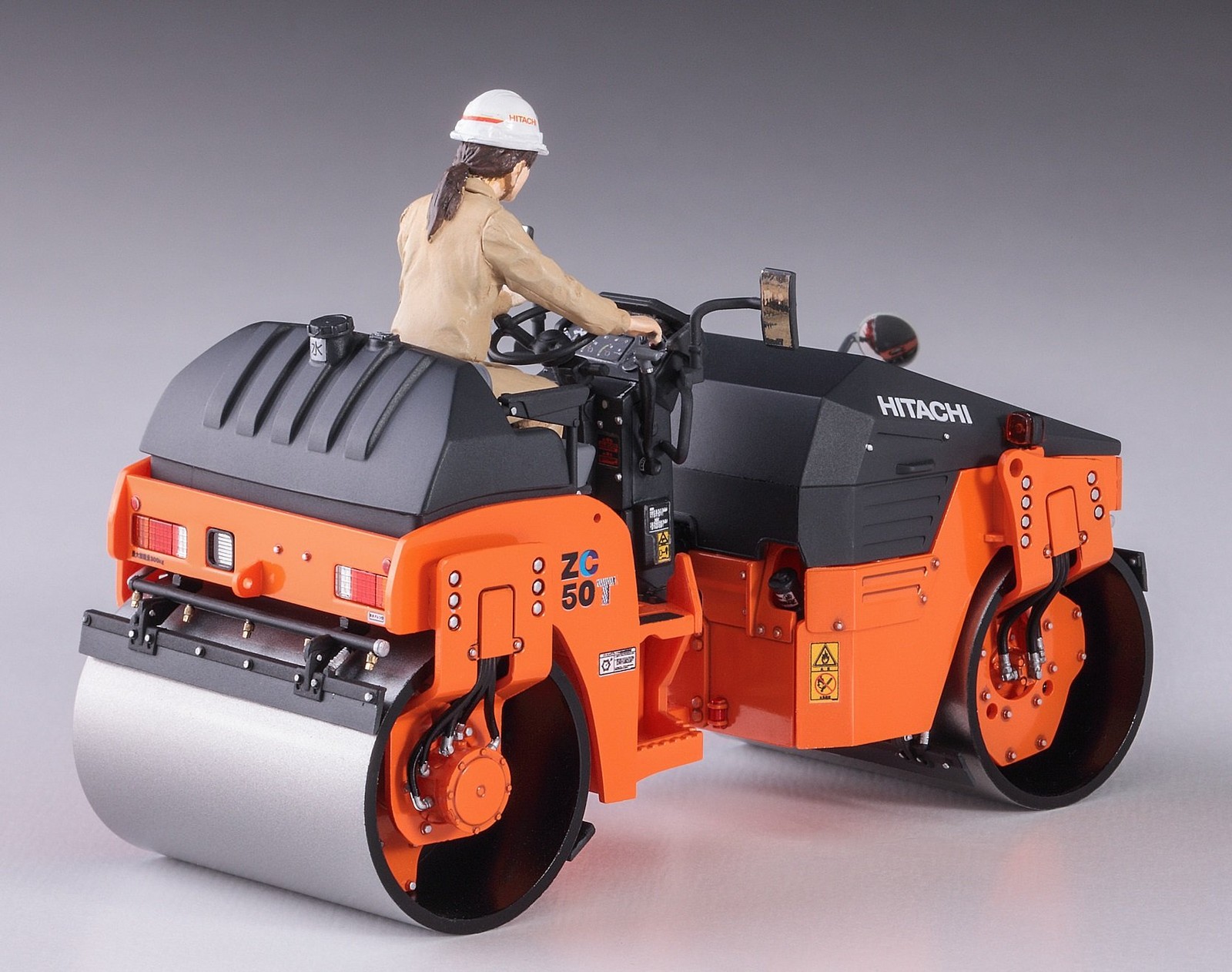 Hasegawa 1/35 HITACHI Construction Equipment Tandem Vibratory Roller ZC50T-5 wit