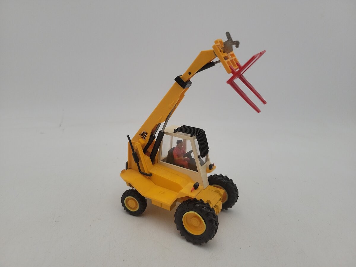 W. Britain 9918 1:32 Scale Yellow Loadall JCB Digger with Driver and Accessories