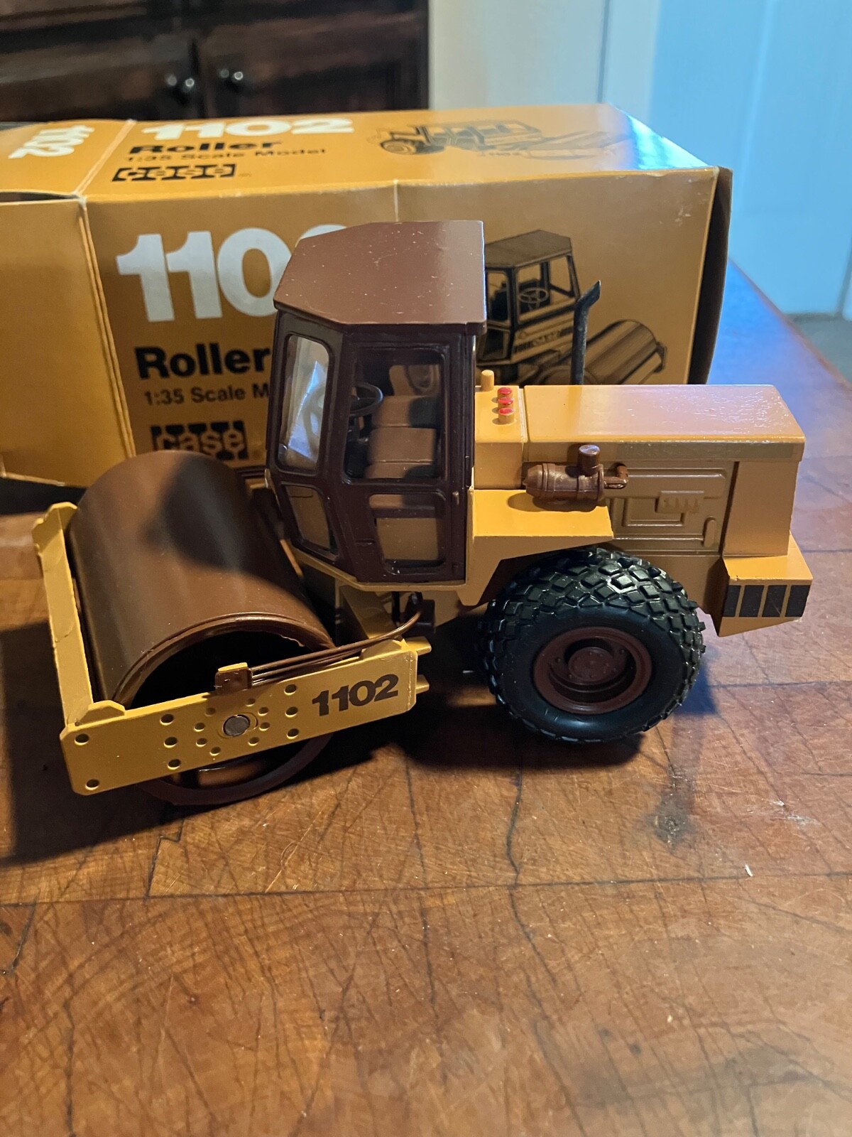 Conrad 1/35th Scale Diecast Case 1102 Vibratory Roller Vibramax