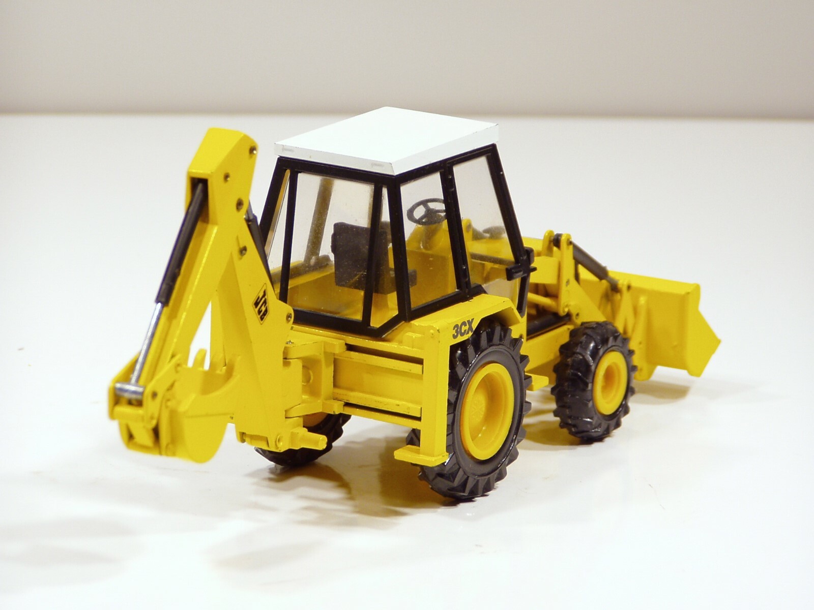 JCB 3CX Backhoe – Black Cab – 1/35 – NZG #277 – N.MIB