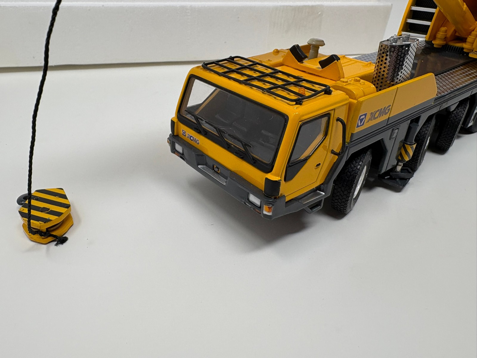 XCMG QAY200 Mobile Crane – China 1:50 Scale Diecast Model New
