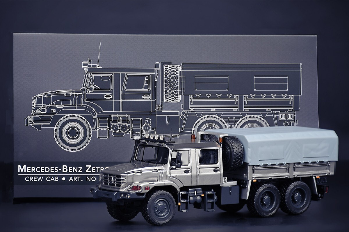 Mercedes-Benz Zetros Dual Cab 6×6 RT Silver IMC 1:50 Scale Model #32-0129 Broken