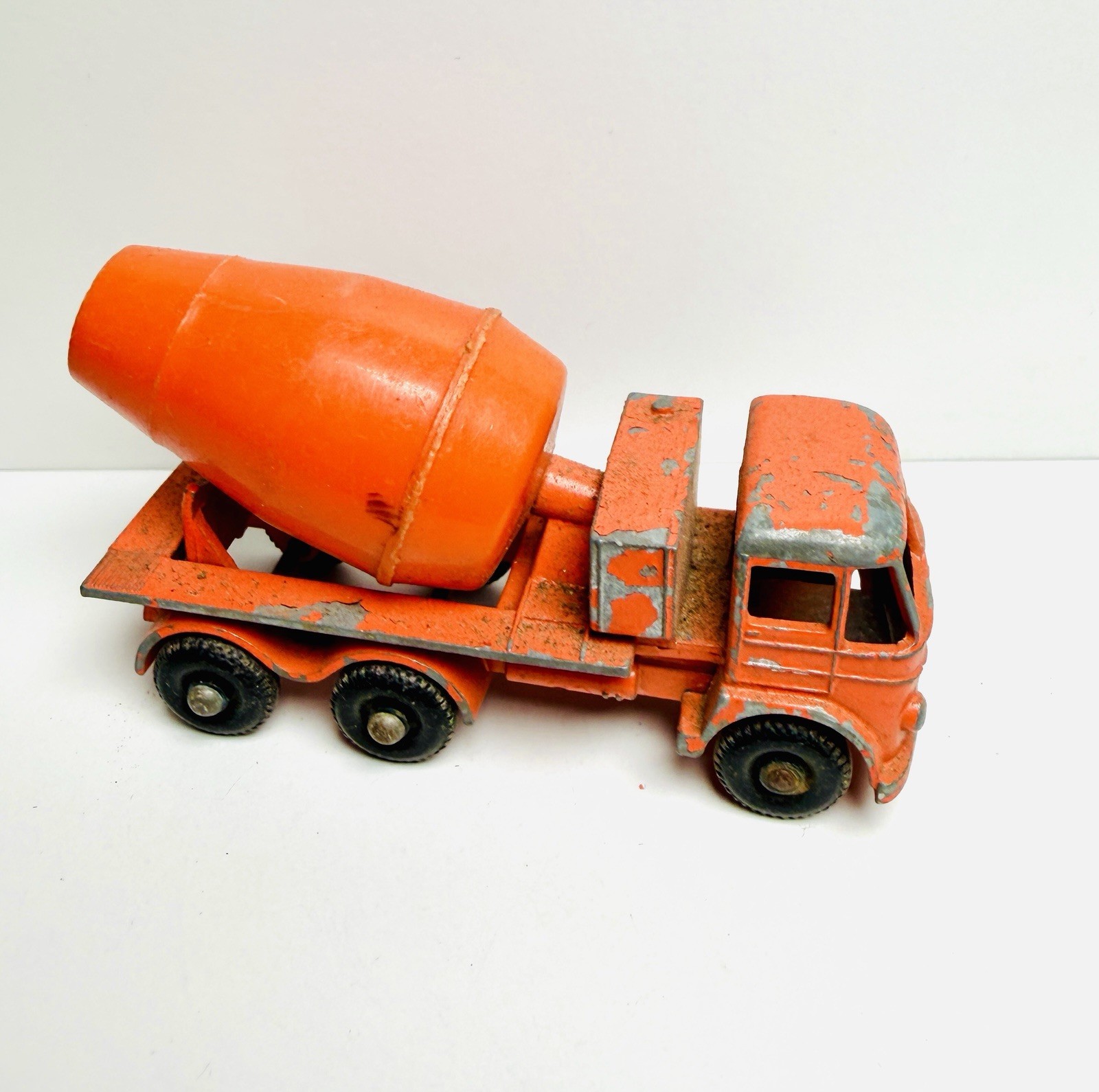 Vintage 1960s Lesney Matchbox No.26 Foden Cement Mixer Black Wheels Concrete Toy