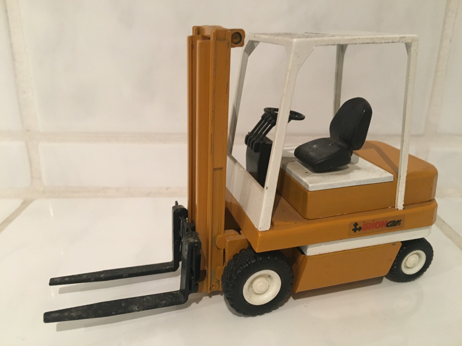 Irioncar Oldtimer forklift fork lift truck model CEF model