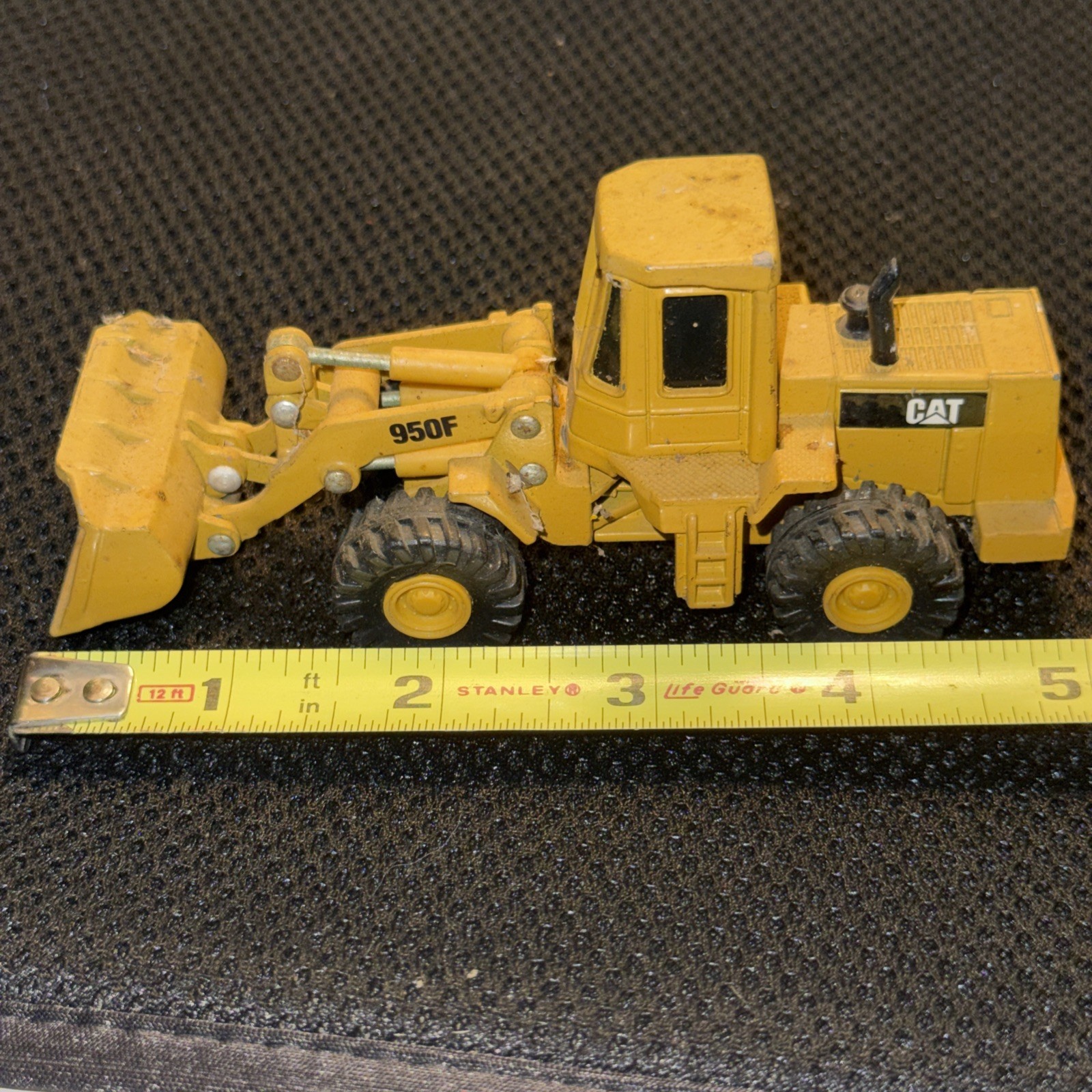 3 Piece Lot Ertl Construction Equipment Toys International Harvester & CAT