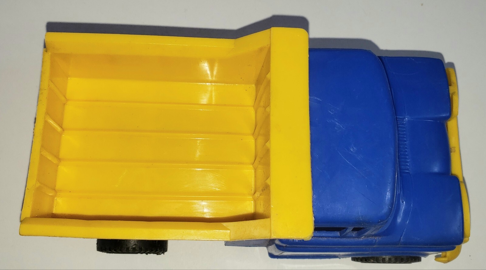 Vintage Plastic Dump Truck Made in Canada 6″ Long Played Wear Unbranded