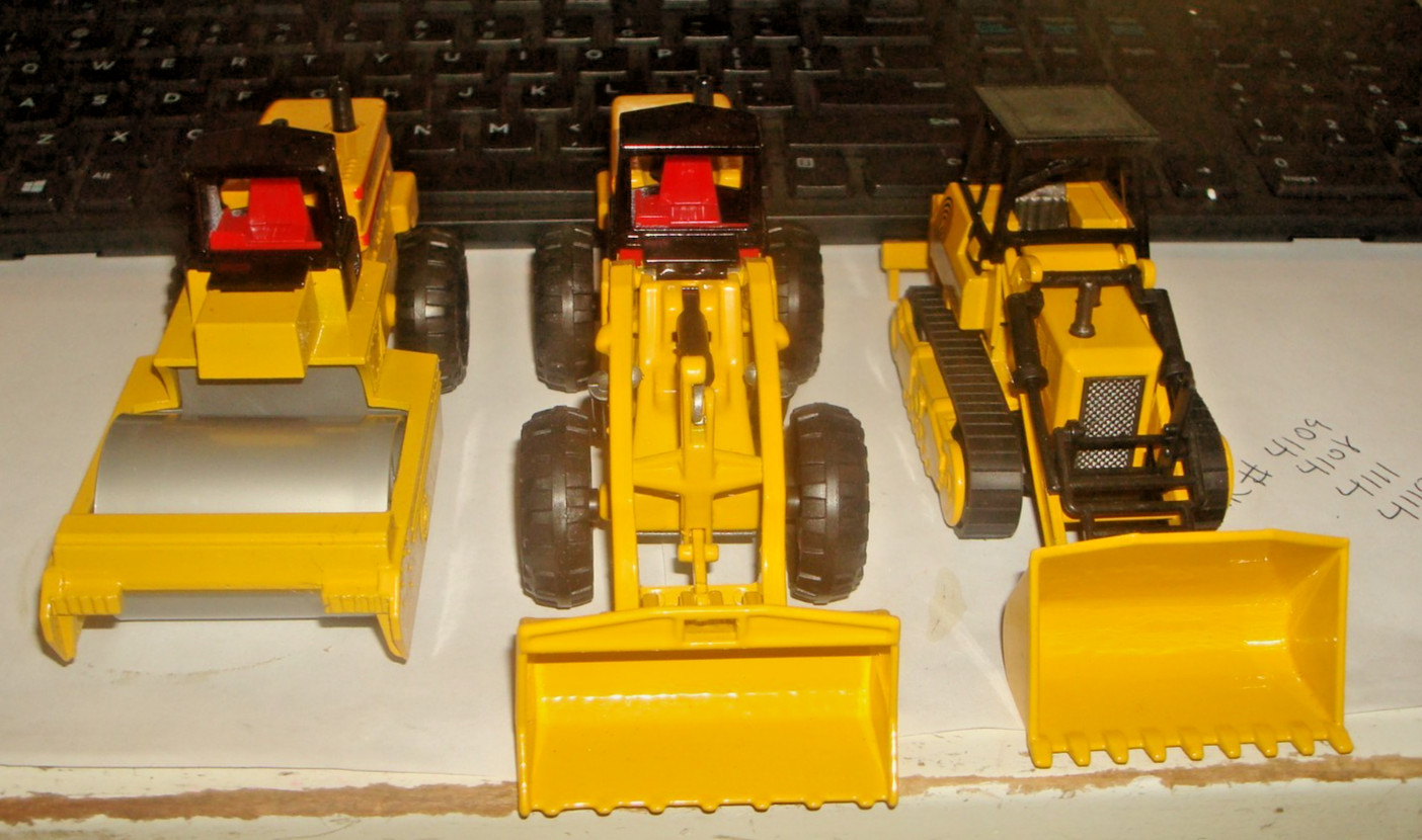 MAJORETTE. HEAVY EQUIPMENT. LOT OF 3. 1/56 SCALE. REF #4505, 4501, 4504XZ