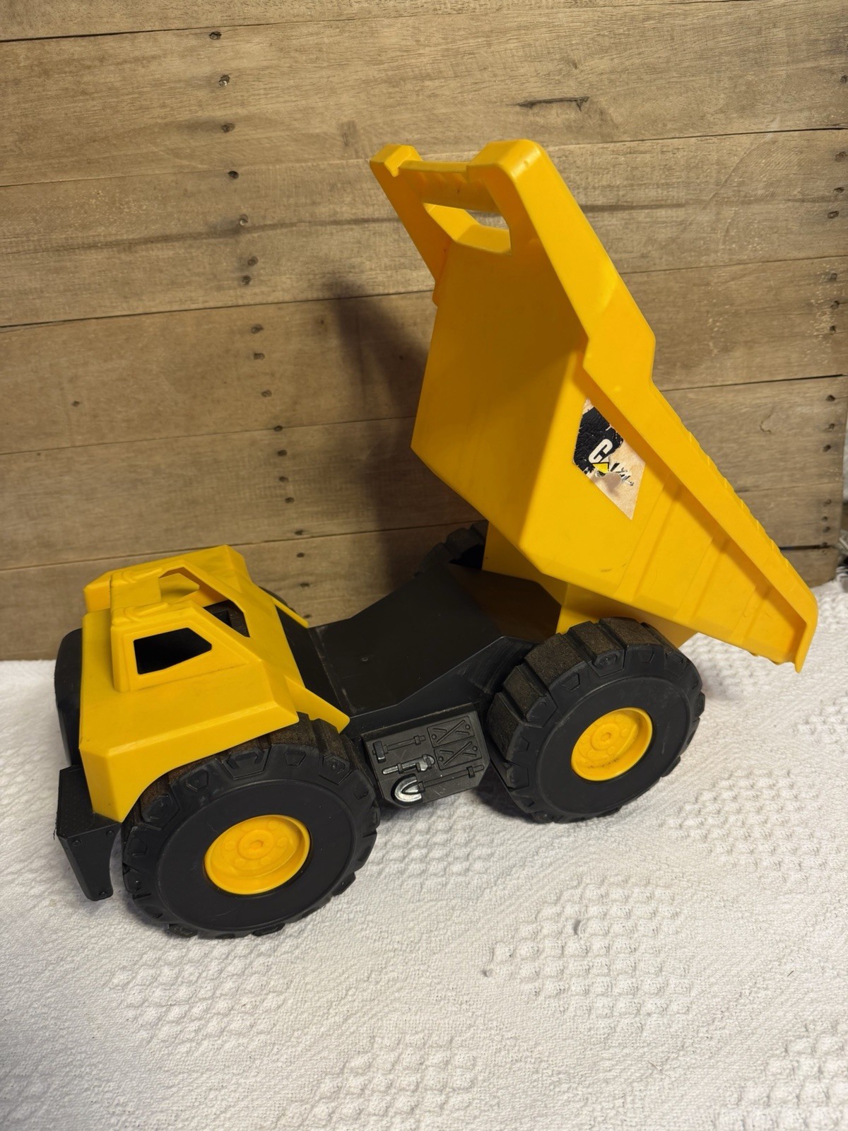 CAT Dump Truck Toy Construction Vehicle 10″ Plastic Action with Articulate