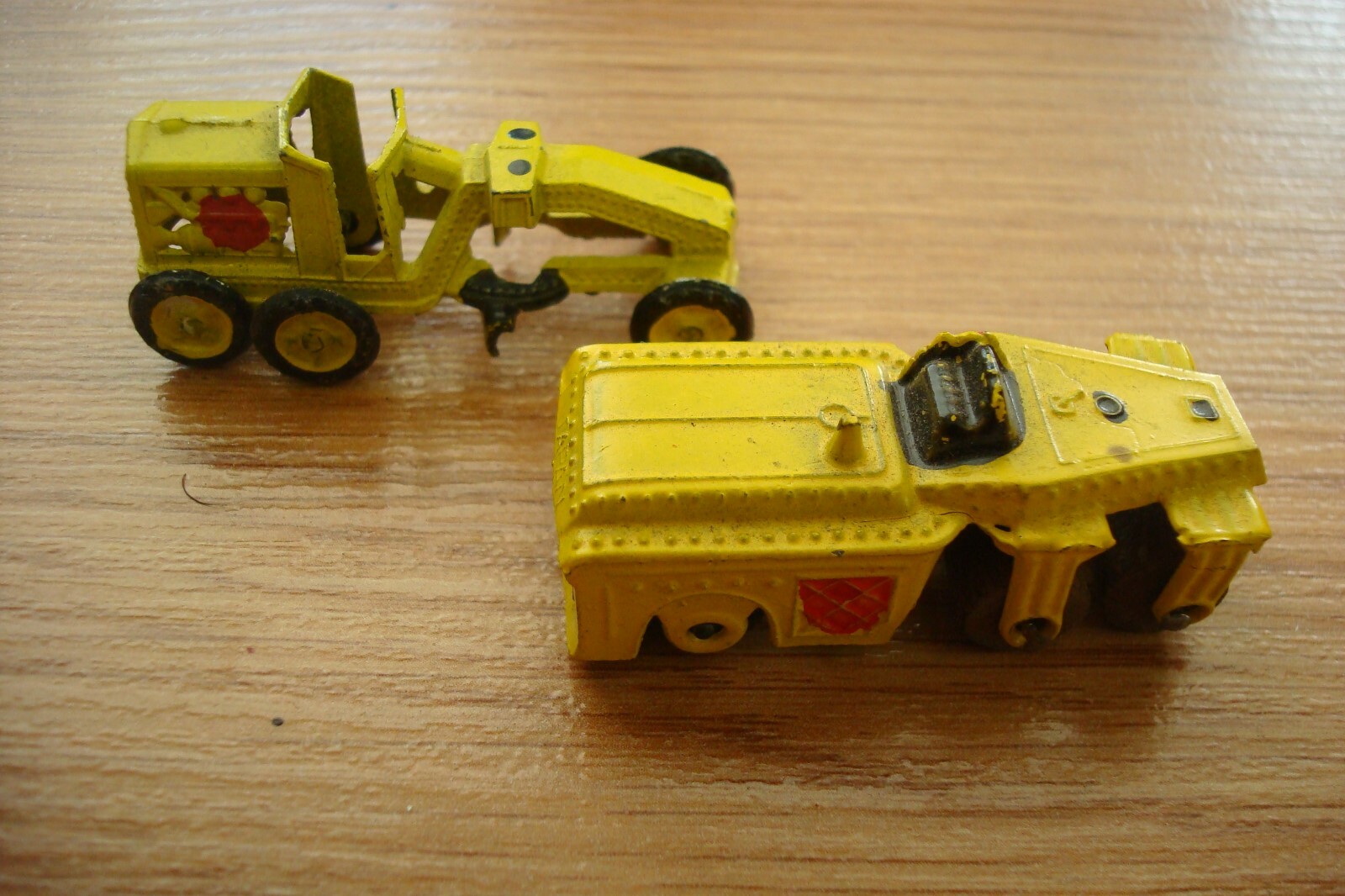 2 VINTAGE Die Cast HIGHWAY VEHICLES-Steam Roller W/Wood Wheels & ROAD LEVERER