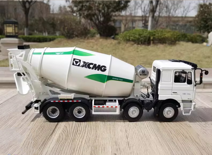 1:35 28CM XCMG 8*4 Concrete Mixer Truck Construction Machinery Diecast Model
