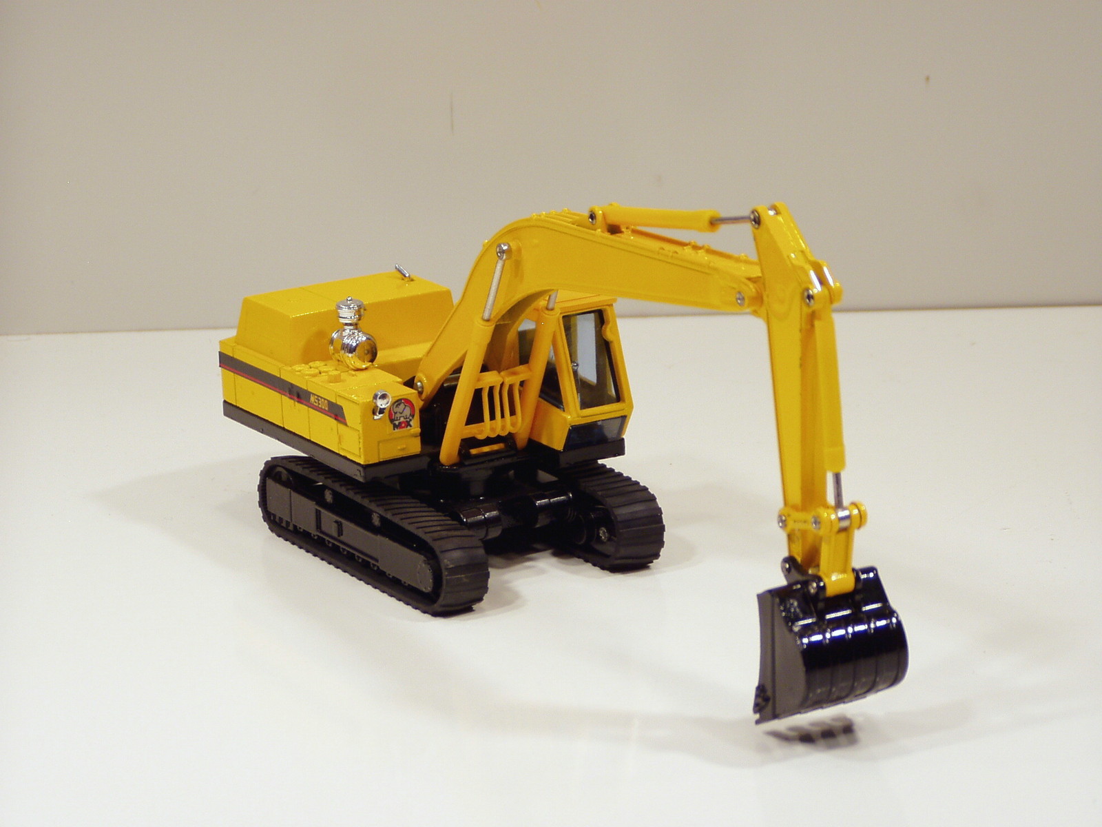 Mitsubishi MS300 Excavator – 1/48 – Shinsei #606 – N.MIB