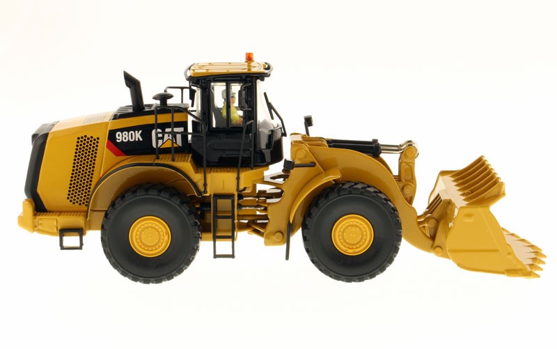 DIECAST MASTERS – CATERPILLAR 980K Wheel Loader for Rock with Ope…