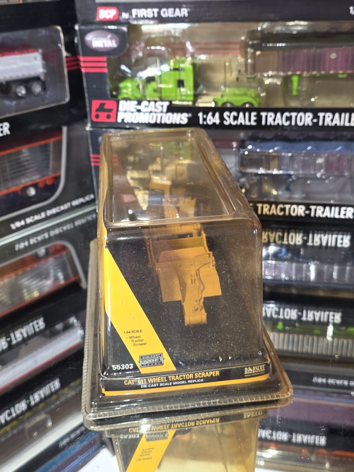 Norscot CAT 611 Wheel Tractor Scraper 1:64 Scale Diecast Model 55303 New In Box