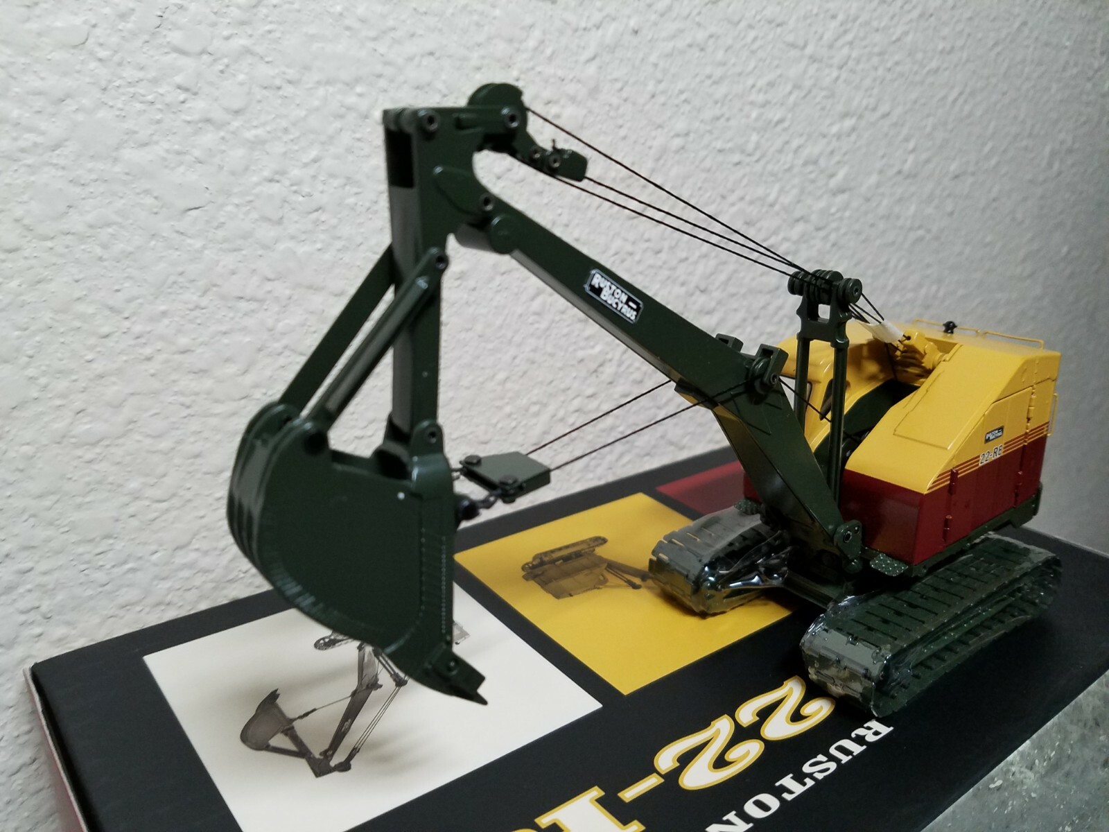 Ruston-Bucyrus 22-RB Cable Hoe with Metal Tracks – EMD 1:50 Scale #T002.1 New