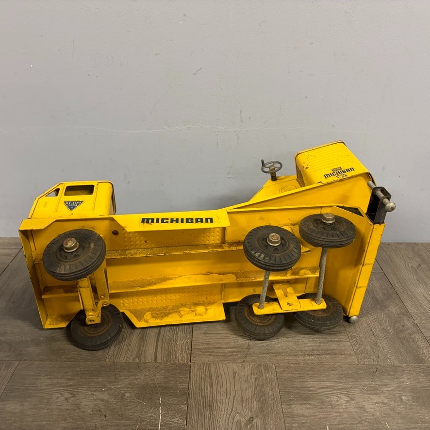 Nylint Clark Michigan T-24 Crane Truck Original Paint W/ Bucket 1 Panel of Box
