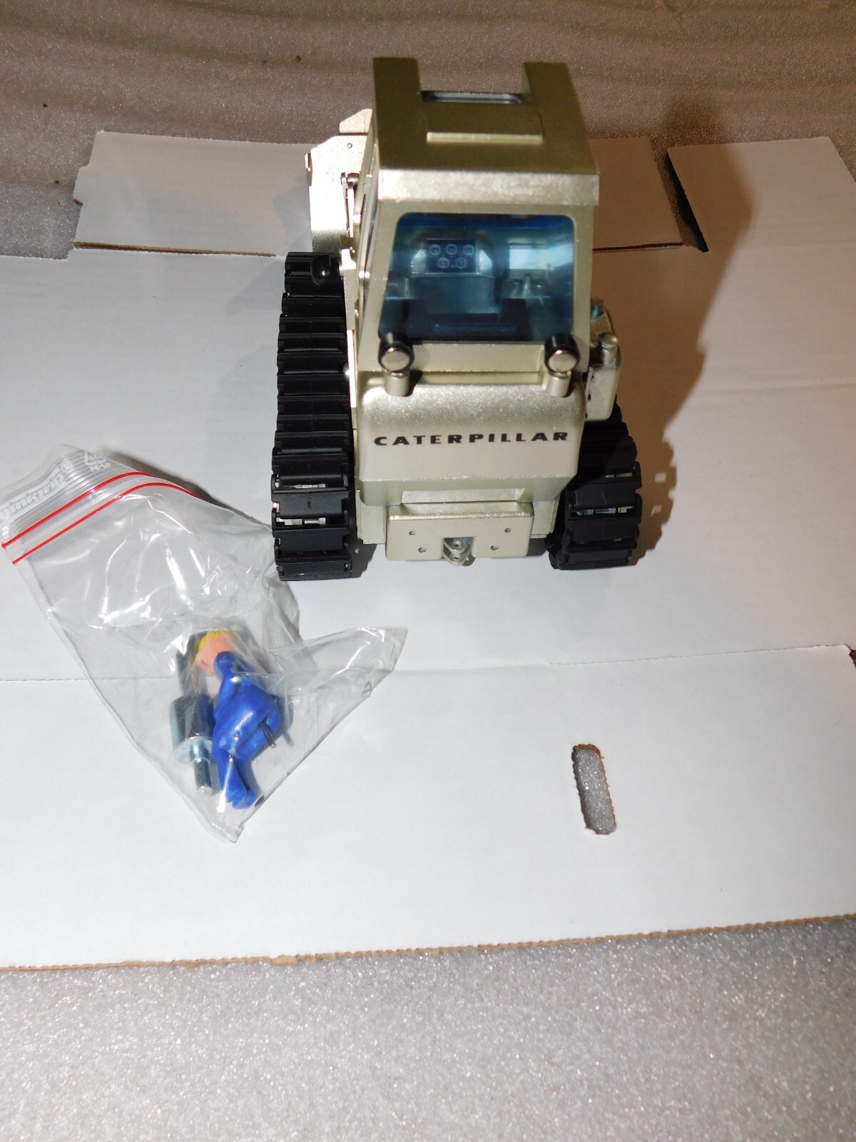 Conrad NZG CATERPILLAR 941 Crawler Loader in RARE Silver w cab & operator