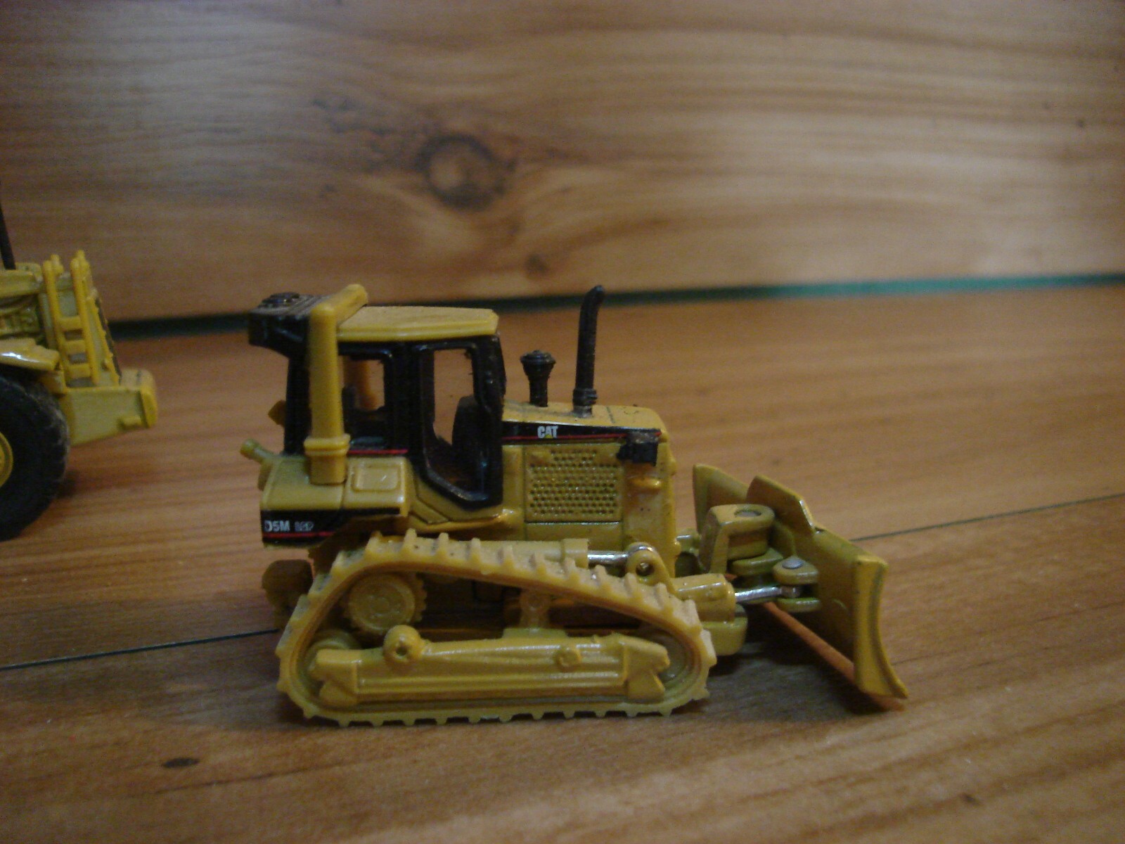 Norscot HO Scale Cat 627G Auger Scraper With Auger/ Cat D5M LGP Track