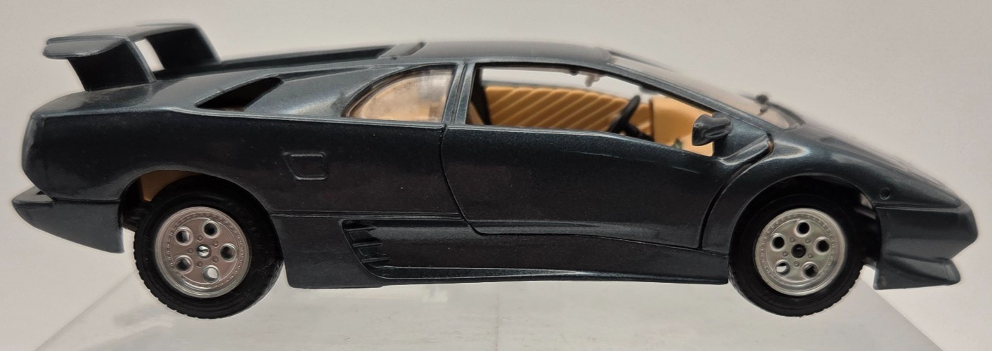 Bburago Lamborghini Diablo 1990 1:24 Diecast Model Car Made in Italy