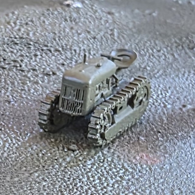 One 1/87 HO scale Cletrac Mini-crawler, olive drab, EXCLUSIVE!