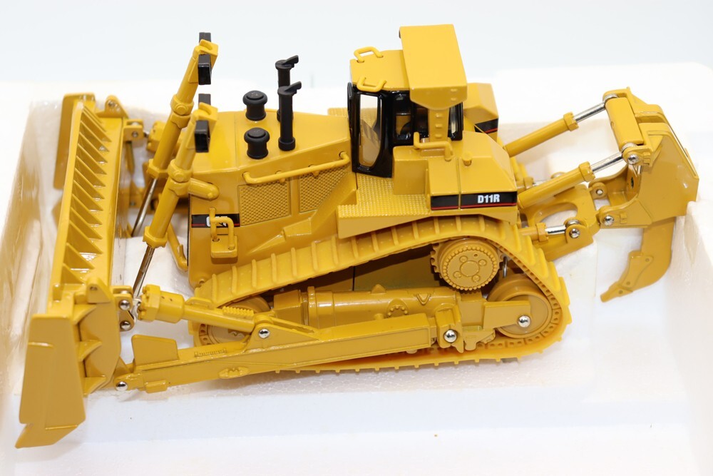 Norscot CATERPILLAR 1/50 Cat D11R Track-Type Tractor For Collection Gift