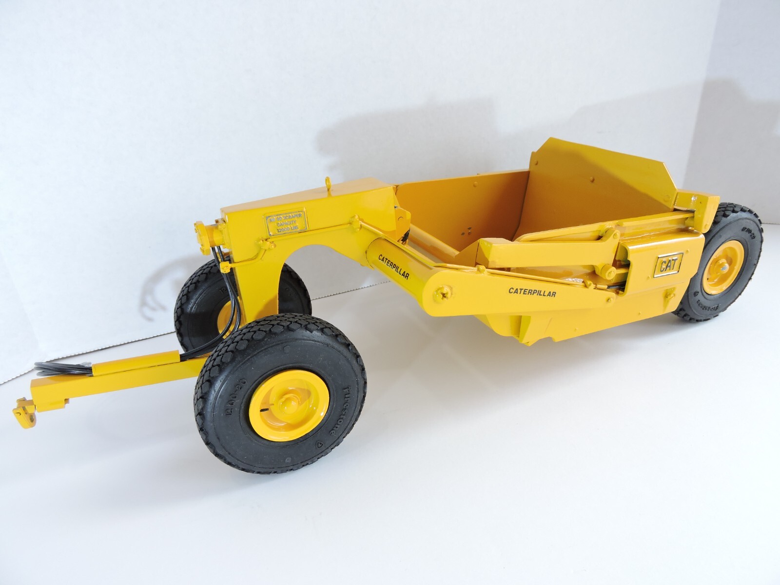 2000 VINTAGE CAT D4 Crawler & No. 40 Scraper 1/16th Scale Riecke NEW IN ORIG BOX