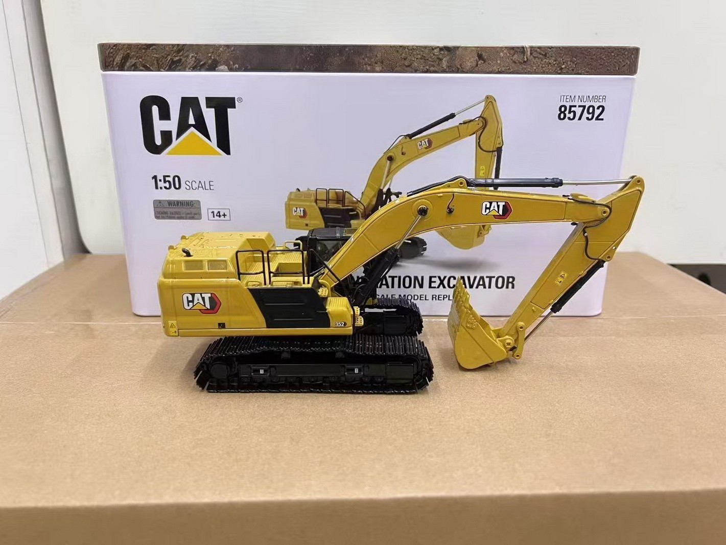 DM 1/50 Scale Cat 352 Next Generation Excavator Diecast Model #85792 Toy Gift