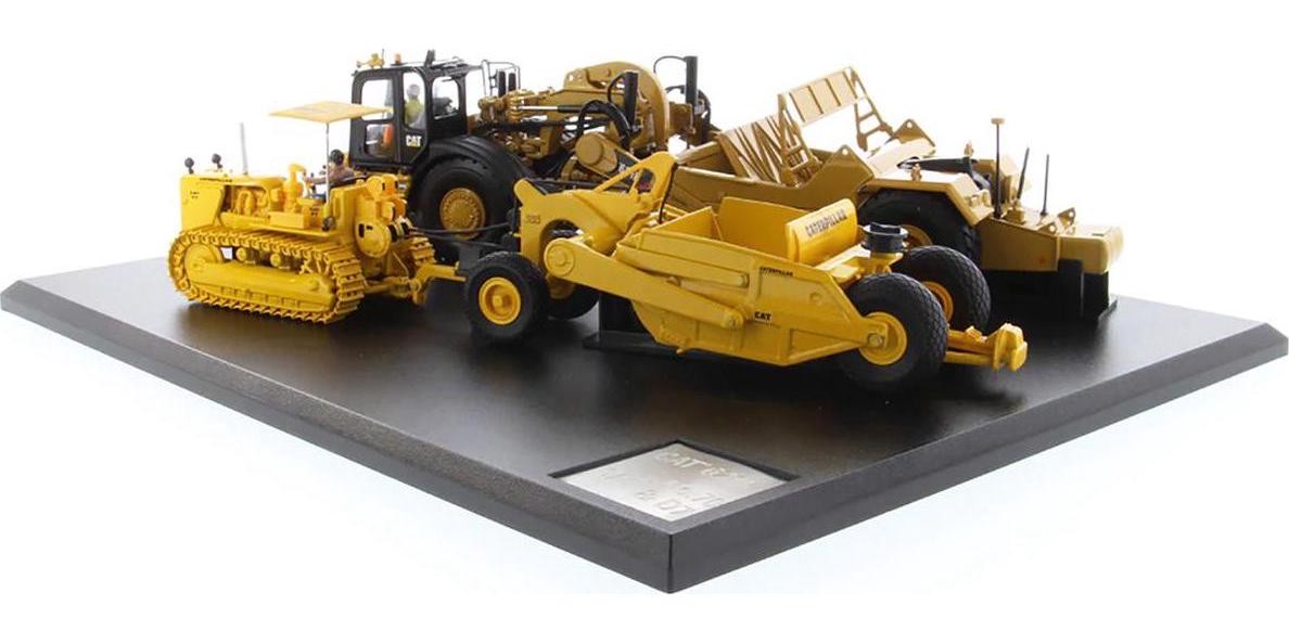 Caerpillar 621tK Tractor Scraper and D7 Track-Type Tractor w/ No. 70 Scraper