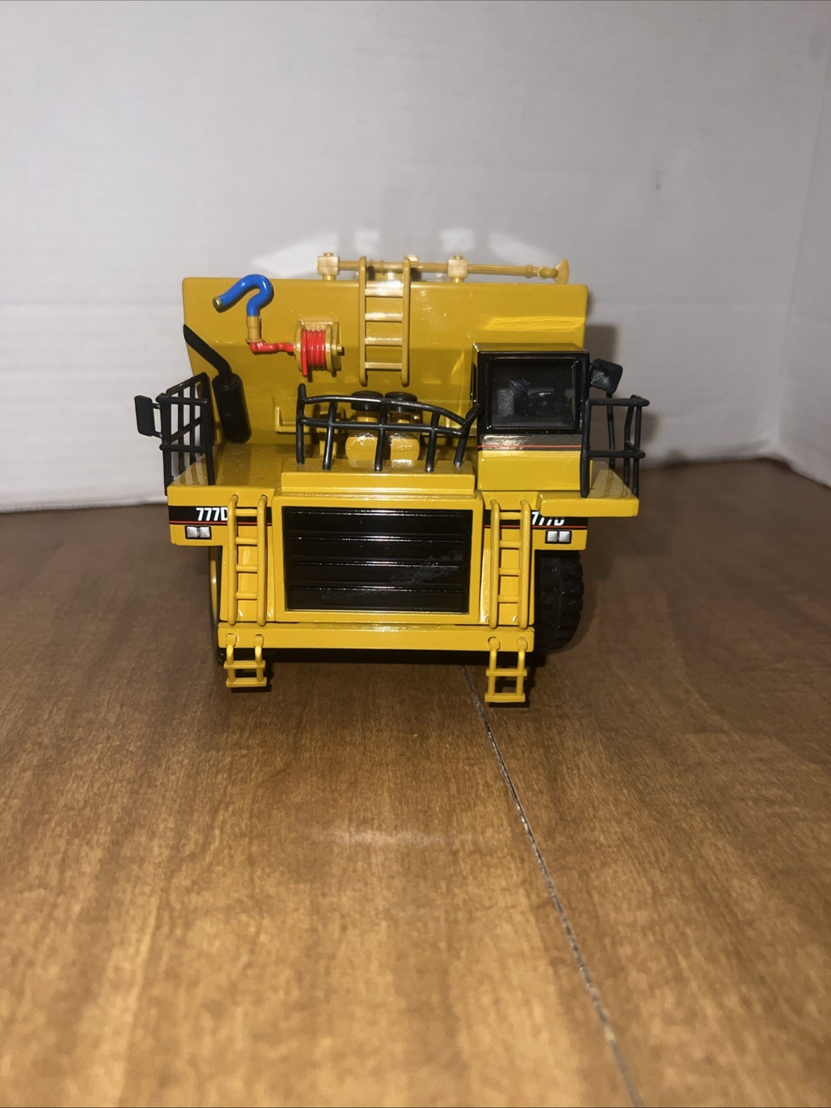 Norscot Caterpillar 777D Klein K2000 Water Tank Truck 1/50 Diecast Heavy Equip